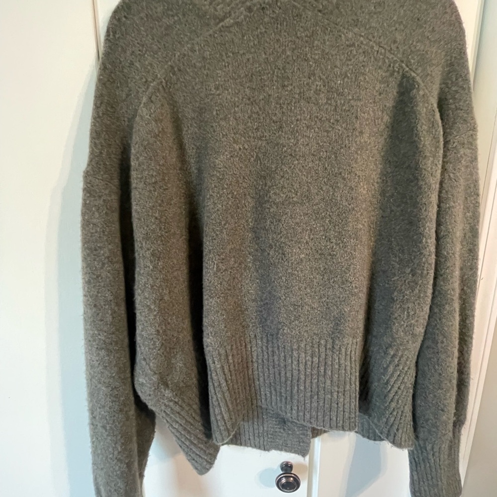 H&M Heather Gray Button Front V-Neck Cardigan - Picture 4 of 4